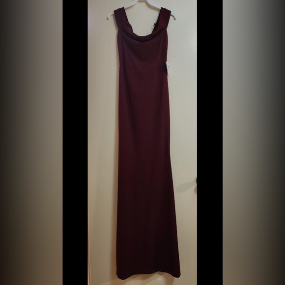 Women’s Burgundy Windsor Dress - Picture 2 of 8